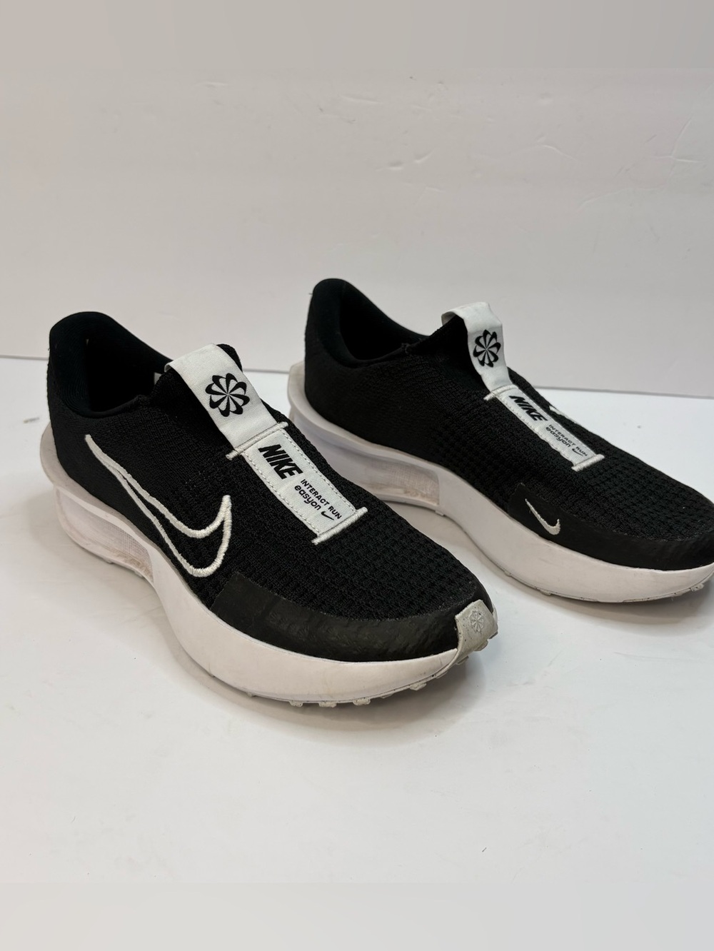 Nike Interact Run EasyOn Women’s 8 Black White Running Shoes FV5591-001